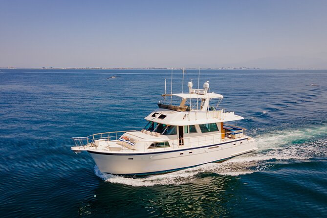 Hatteras 58-61 Luxury Yacht in Puerto Vallarta & Nuevo Nayarit - Booking Information and Pricing