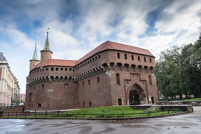 Highlights of Krakow: Old Town and Wawel Hill Guided Walking Tour - Cultural Insights Shared