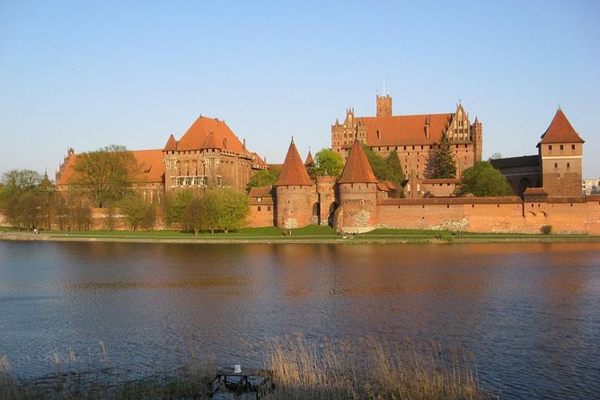 Highlights of Northern Poland From Warsaw - 3 Days Private Tour - Day 2: Discovering Malbork Castle