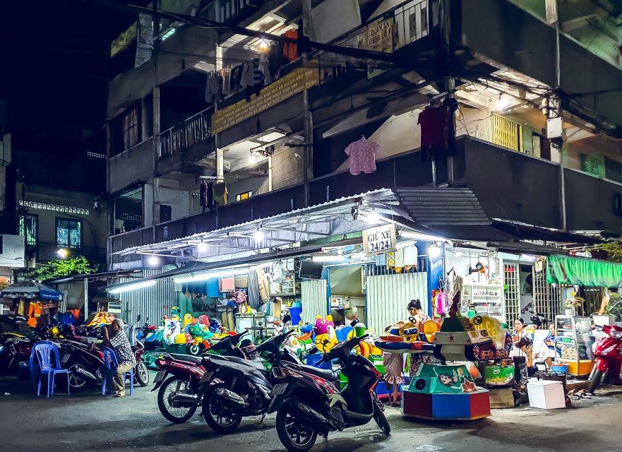 Ho Chi Minh City: Street Food and Sightseeing by Motorbike - Exploring City Center by Motorbike