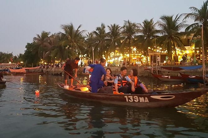 Hoi an Nightlife Tour With Hoi an Ancient Walking Tour, Boat Ride, Night Market - Tranquil Boat Ride