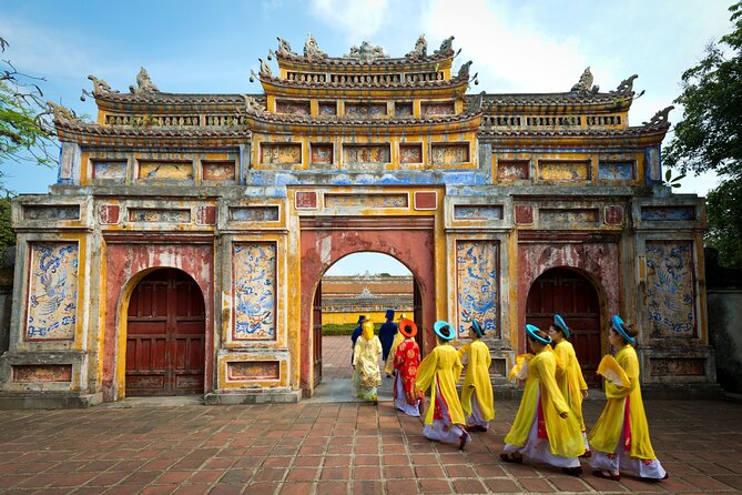 Hue Private Tour: Royal Tombs, Citadel, Thien Mu Pagoda by Boat - Exploring the Citadel