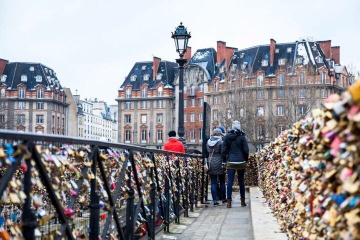 Inspiring Paris Walking Tour for Couples - Landmark Visits