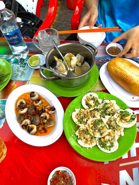 KISSTOUR Evening Food Tour in Ho Chi Minh - Guides and Commentary