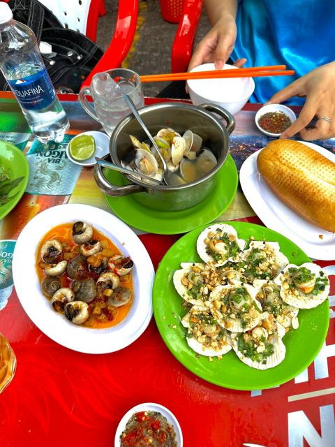 KISSTOUR Evening Food Tour in Ho Chi Minh - Guides and Commentary