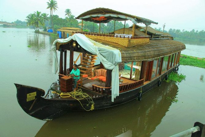 Kochi Private Tour: Overnight Alleppey Backwaters Luxury Houseboat Cruise - Houseboat Accommodations