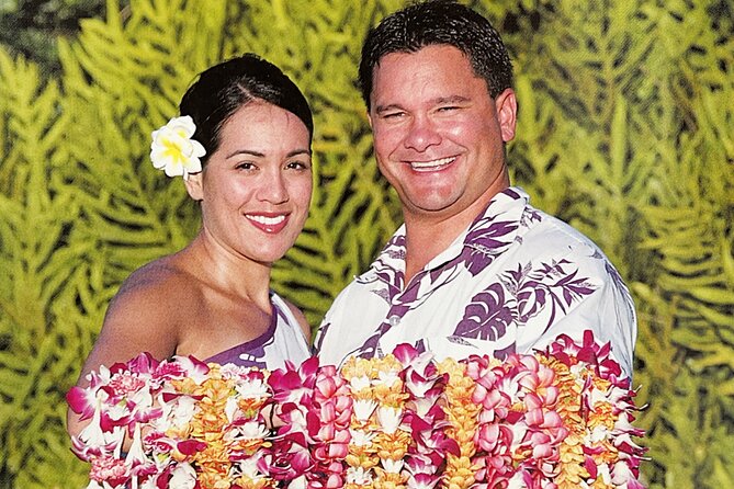 Kukui Nut Airport Lei Greeting (Maui, Kahului Airport, OGG)