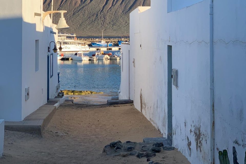 Lanzarote: Return Ferry to La Graciosa With Bus Pickup - Experience Highlights