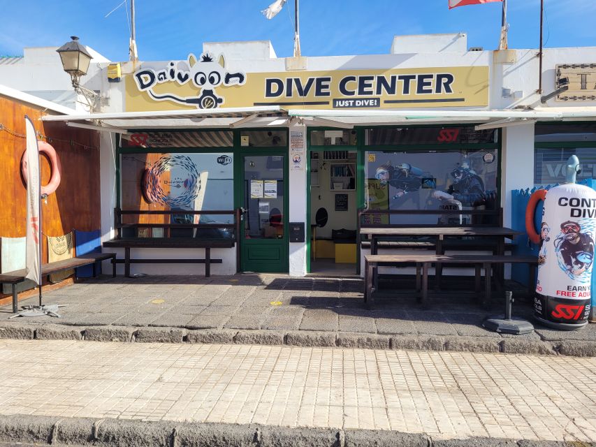 Lanzarote: Small Group Beginner Dive Course Costa Teguise - Safety Measures and Equipment