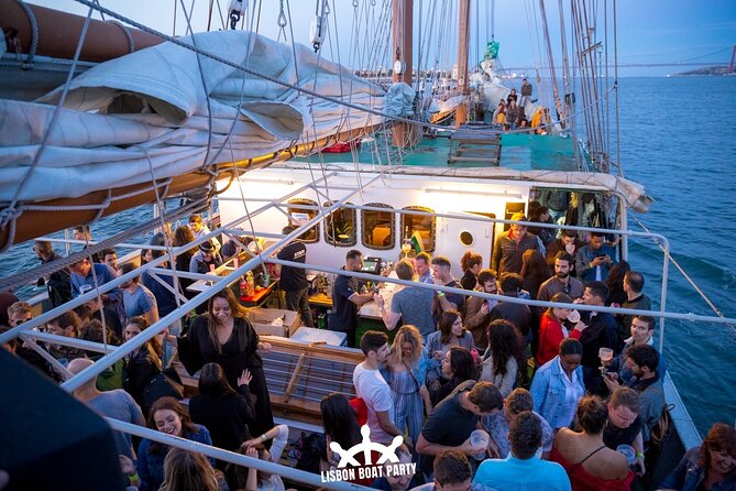 Lisbon Boat Party - Inclusions