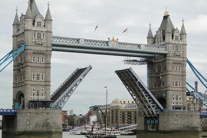 London Full Day Private Tour by Walking and Public Transportation - Transportation Details