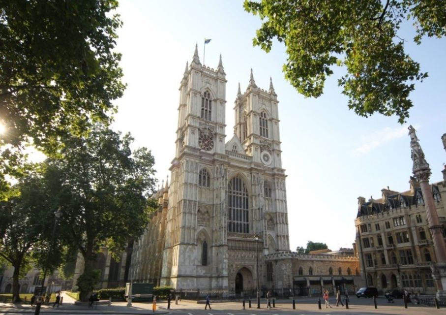 London: Sights and Sounds of Christmas Guided Half-Day Tour - Tour Highlights