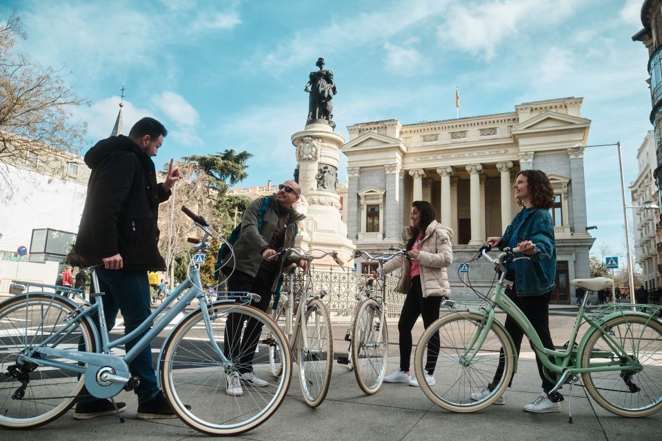 Madrid: City Highlights Guided Vintage Bike Tour - Expert Guides and Vintage Bikes