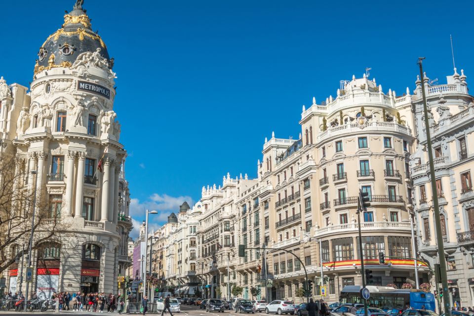 Madrid: First Discovery Walk and Reading Walking Tour - Tour Highlights and Inclusions