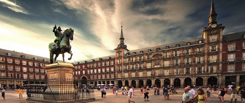 Madrid: Historical Center 2.5-Hour Guided Walking Tour - Tour Experience