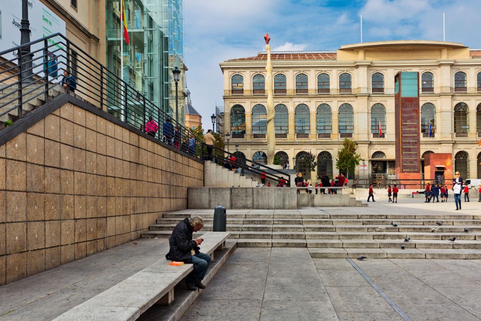 Madrid: Reina Sofia Museum Private Tour With Skip-The-Line - Inclusions and Accessibility Details