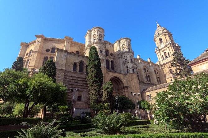 Malaga Private Walking Tour With a Professional Guide - Benefits of a Professional Guide