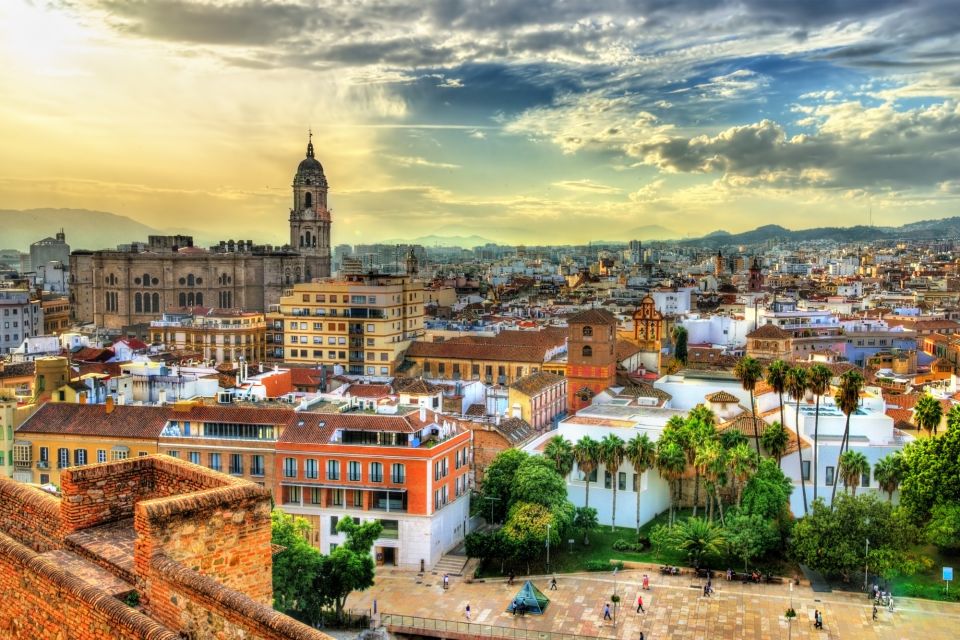 Malaga: Self-Guided Highlights Scavenger Hunt & Walking Tour - Experience