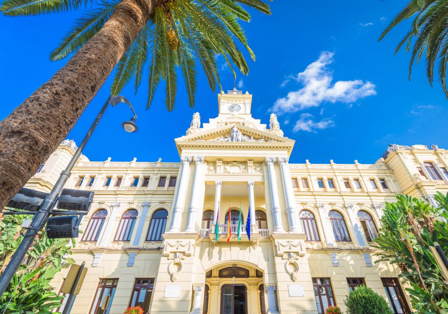 Malaga: Self-Guided Scavenger Hunt and Sightseeing Tour - Experience Description