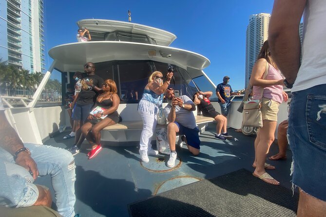 Miami Skyline: Happy Hour 90 Min Sightseeing Cruise & Millionaire Homes - Customer Experiences