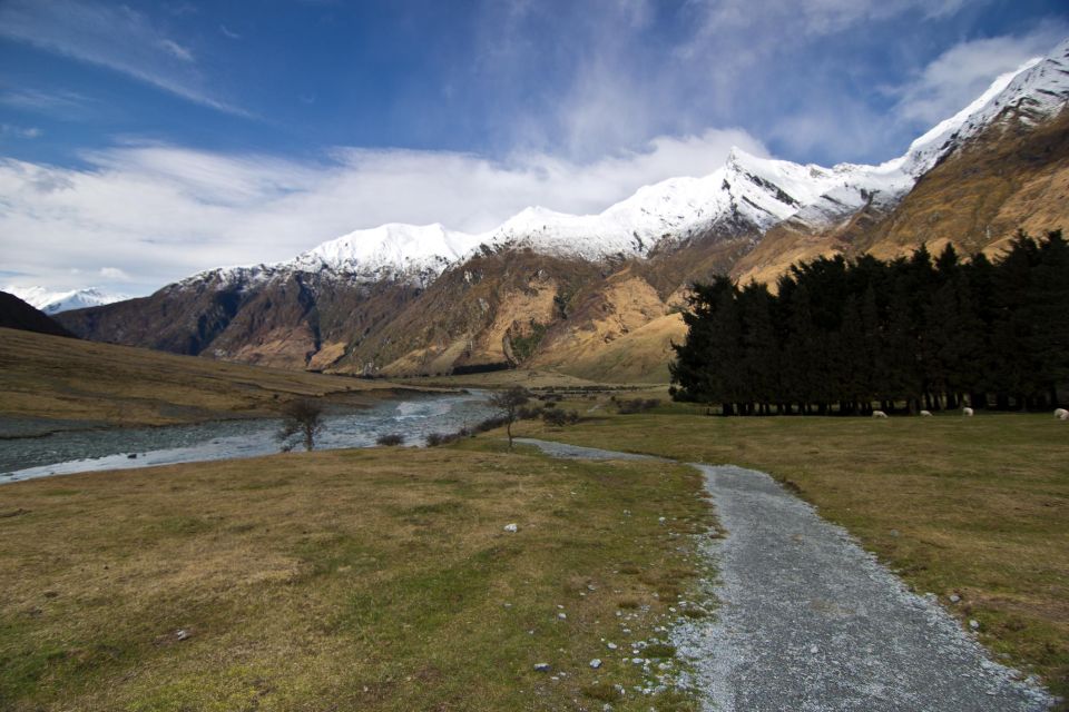 Middle-Earth Marvels: Journey Into the Lord of the Rings - Engaging Live Tour Guide Experience