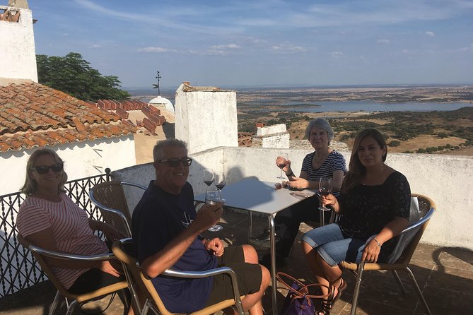 Monsaraz and Wine Tasting Tour From Évora - Pottery Village Visit