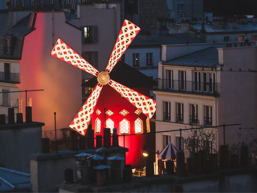 Montmartre: First Discovery Walk and Reading Walking Tour - Experience