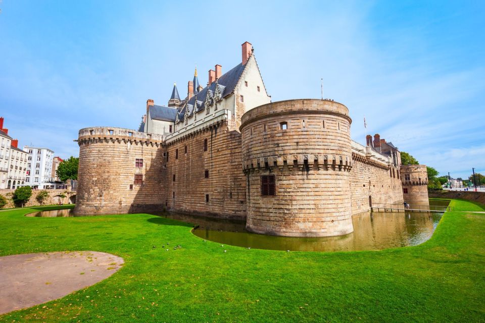 Nantes: Express Walk With a Local in 60 Minutes - Booking Information