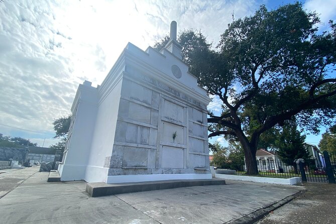 New Orleans Cemetery Insiders Tour - Transportation and Guide Information