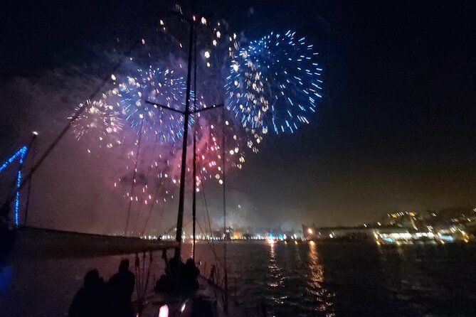 New Years Eve on a Boat With Champagne and Fireworks! - Event Schedule and Timing