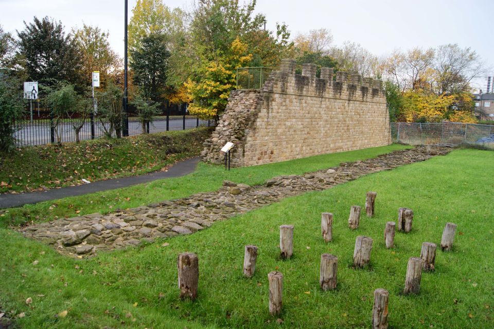 Newcastle: Hadrians Wall and Roman Fort Half-Day Tour - Tour Description