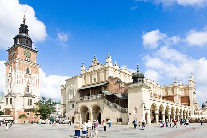 Old Town Sightseeing Group Tour by Electric Golf Cart in Krakow - Meeting Point