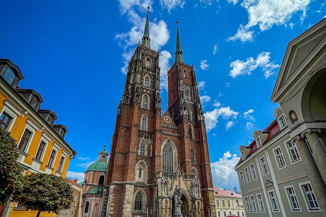 Old Town Wrocław Walking Tour - Group Size and Experience