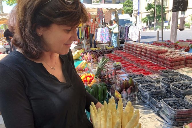 Organic Market Tasting & History Tour by the Eiffel Tower - Meeting Point