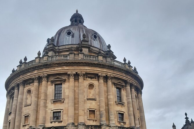 Oxford University Guided Walking Tour - Tour Guide Qualifications and Expertise