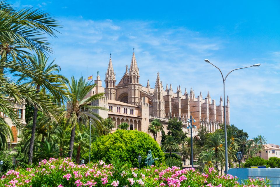 Palma Mallorca: Highlights Self-Guided Scavenger Hunt & Tour - Itinerary