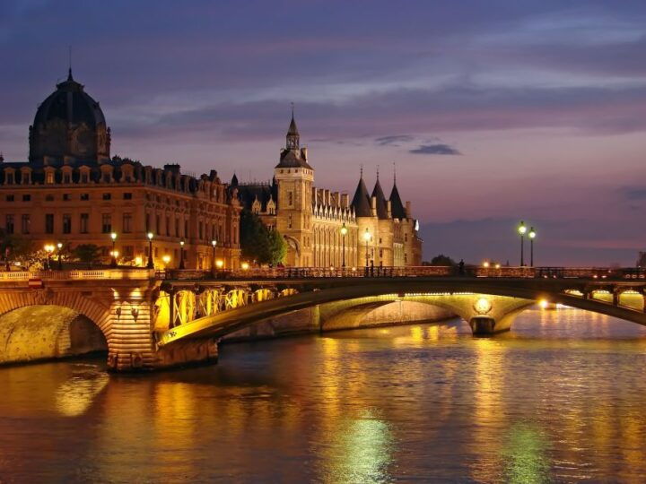 Paris: Dinner Cruise on the Seine River at 6:15 PM - Experience Highlights