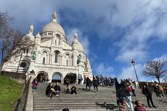 Paris: Guided Walking Tour In Montmartre and Sacré-Coeur - Meeting Point Details
