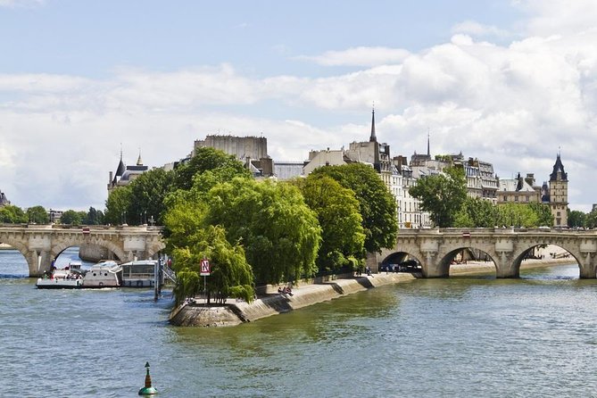 Paris: Ile De La Cité Walking Tour: Discover Paris Birthplace - Meeting Point Information