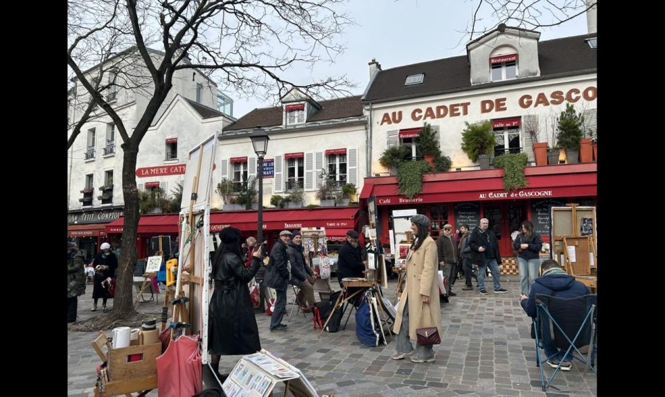 Paris: Montmartre and Sacré-Coeur Small-Group Walking Tour - Experience Itinerary