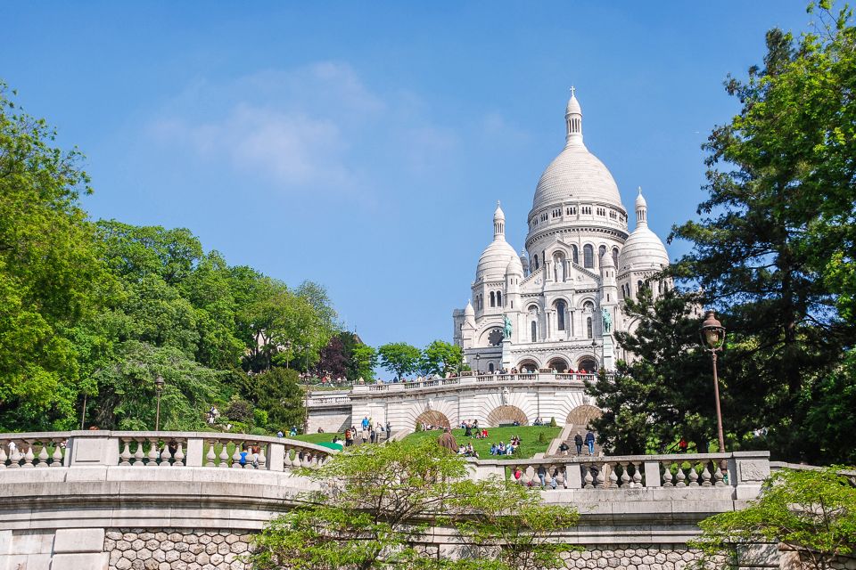Paris: Montmartre Cheese, Wine & Pastry Guided Walking Tour - Meeting Point and Exploration