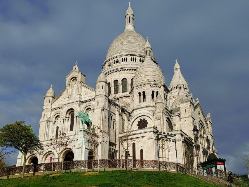 Paris: Montmartre & Sacré Coeur Tiny Group Tour - Activity Description