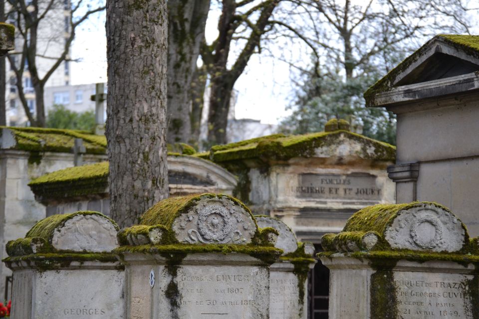 Paris: Pere Lachaise Cemetery Guided Tour in French - Highlights