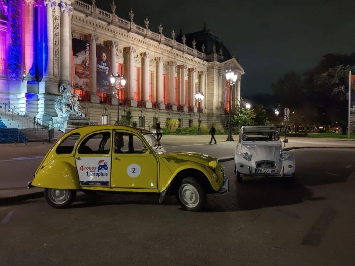 Paris: Private Christmas Lights Tour in Citroën 2CV 2h - Multilingual Guides and Private Bookings