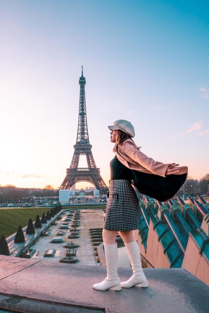 Paris: Private Photography Session at the Eiffel Tower - Language and Accessibility