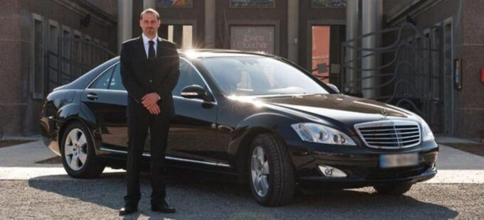 Paris: Private Transfer to or From Châteaux De Fontainebleau - Professional Chauffeurs and Luxury Vehicles