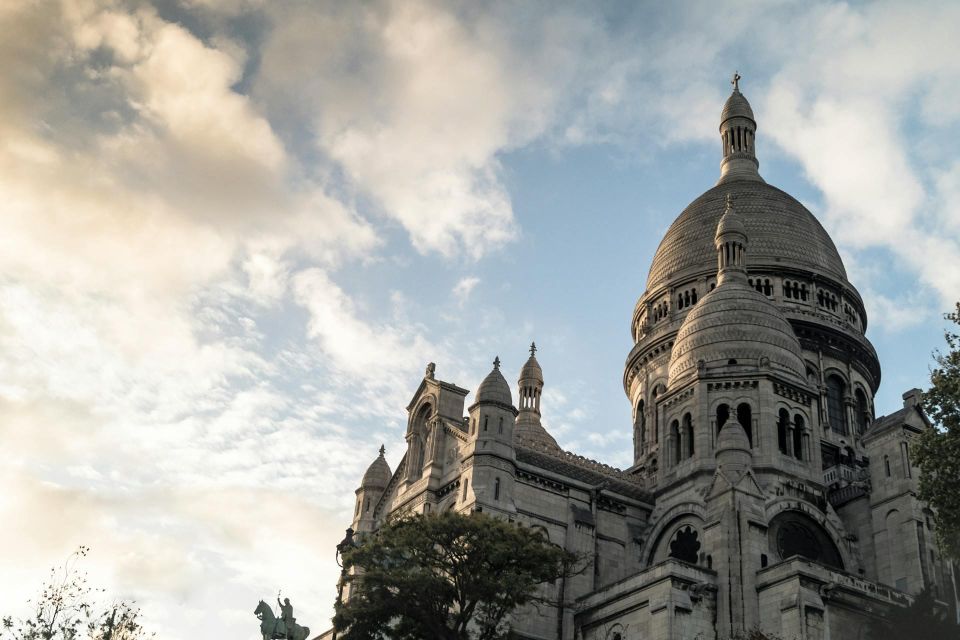 Paris : Sacré-Cœur + Louvre Pyramid Digital Audio Guides - Languages Available for Audio Guides