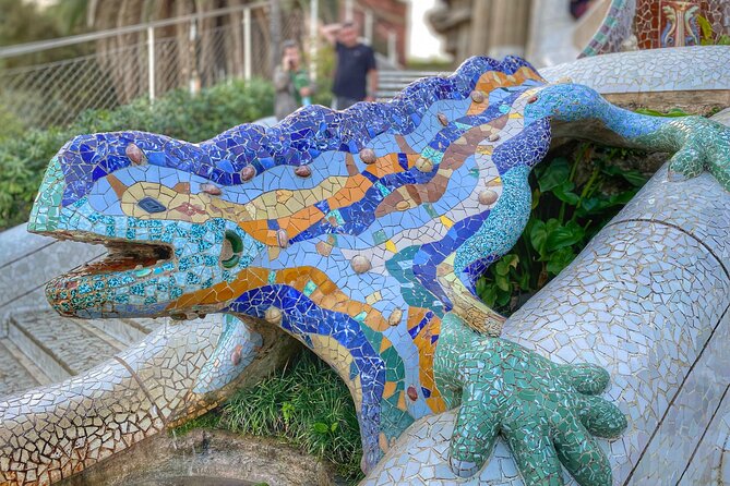 Park Guell Group Guided Walking Tour With Skip the Line Access - Meeting Point Details