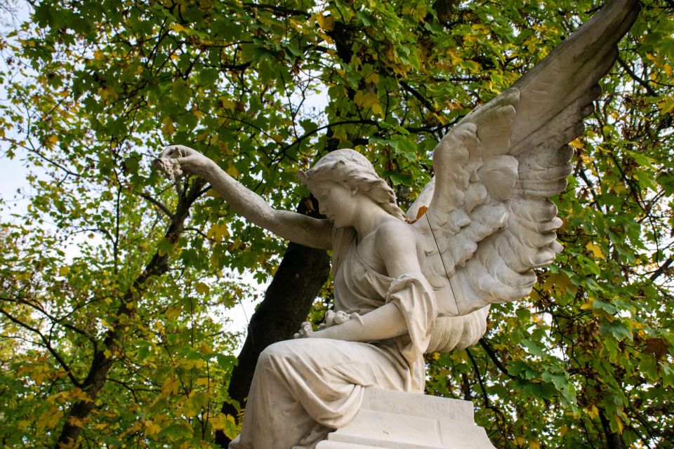 Père Lachaise Cemetery: A Stroll Through Immortal History - Famous Graves and Monuments