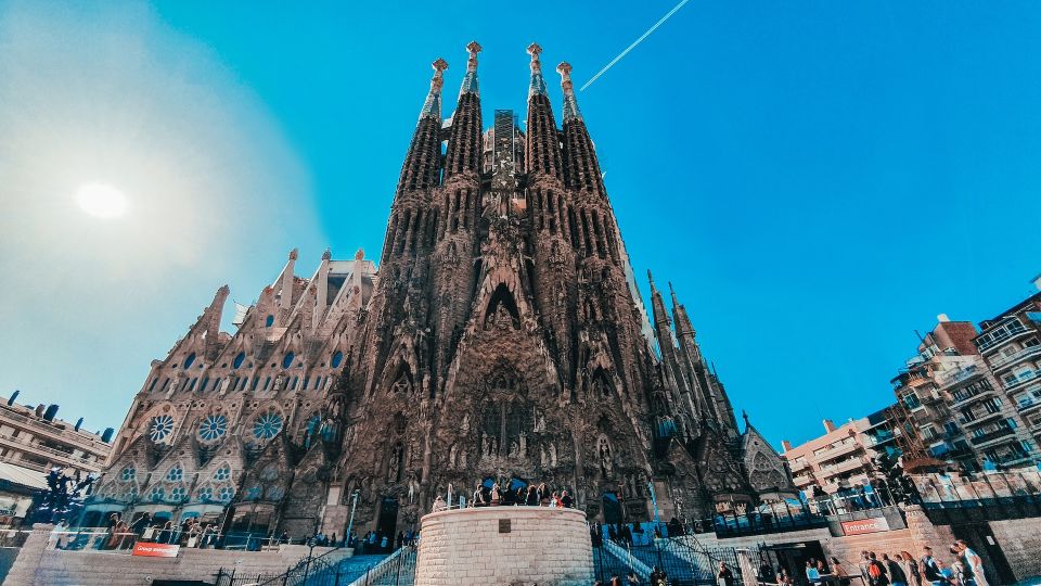 Photo Tour: Barcelona Famous Landmarks - The Best Time to Capture Landmarks